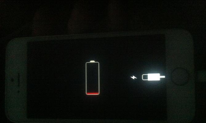 解析iPhone自动关机的原因（探究iPhone自动关机背后的奥秘与解决方案）