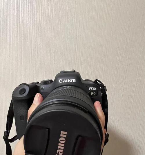 EOS100的卓越表现（全新EOS100相机让你的摄影体验更出色）
