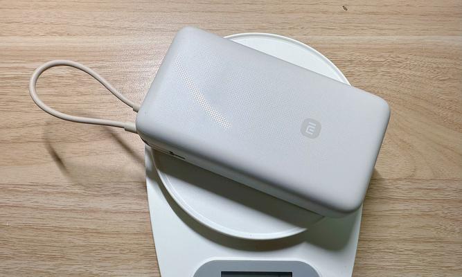小米充电宝10000的性能及使用体验（便携高效，给你无忧充电体验）
