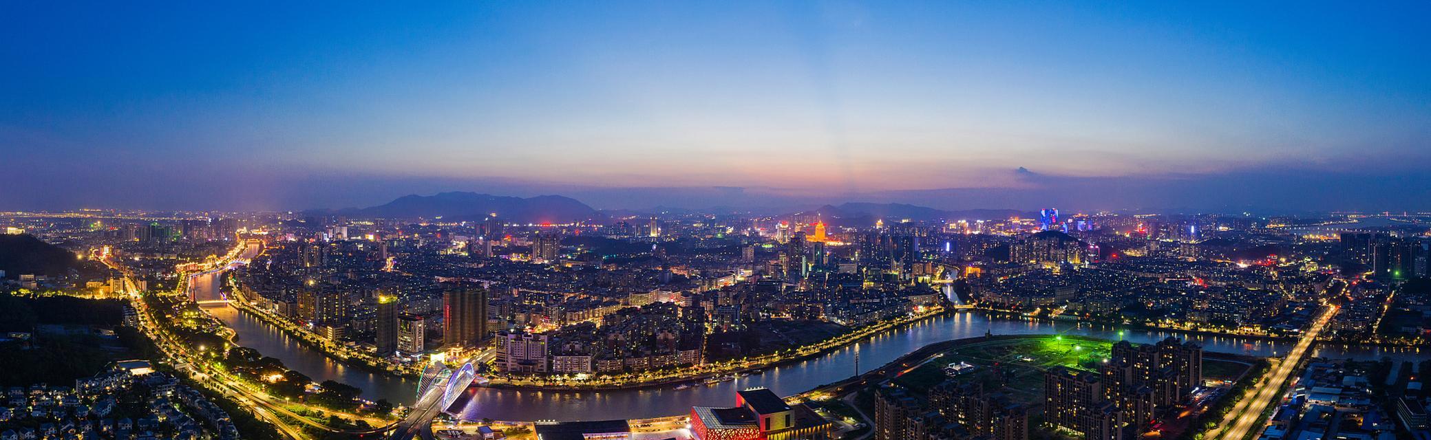 用NikonD5100拍摄夜景，呈现绚丽华丽的夜色（尽在一指间，记录城市的美丽瞬间）